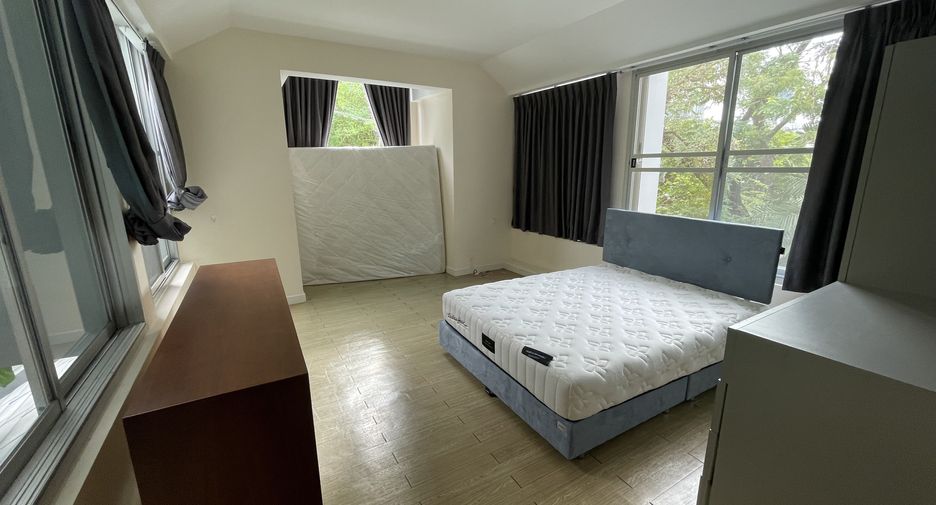 For rent 3 bedrooms house in Huai Khwang, Bangkok