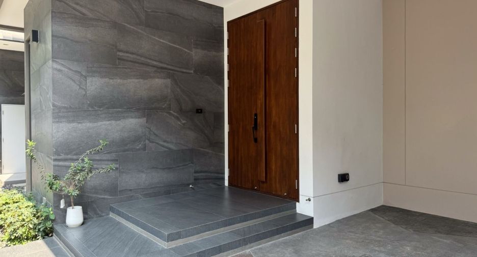 For rent 4 bedrooms house in Suan Luang, Bangkok