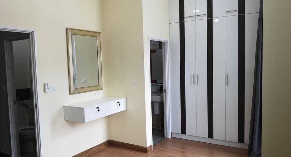 For sale 4 bedrooms townhouse in Prawet, Bangkok