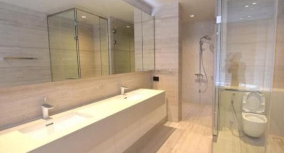 Casa en venta de 4 habitaciones en Huai Khwang, Bangkok