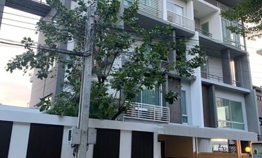 For sale 5 bedrooms house in Wang Thonglang, Bangkok