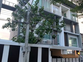 For sale 5 bedrooms house in Wang Thonglang, Bangkok