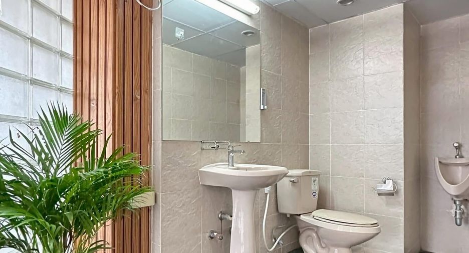For rent 2 bedrooms condo in Phra Khanong, Bangkok