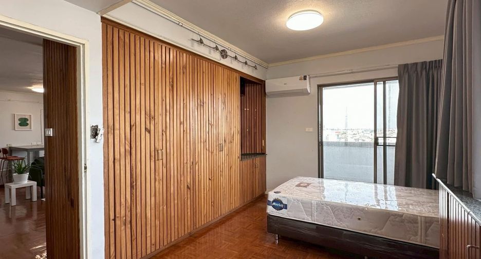 For rent 2 bedrooms condo in Phra Khanong, Bangkok