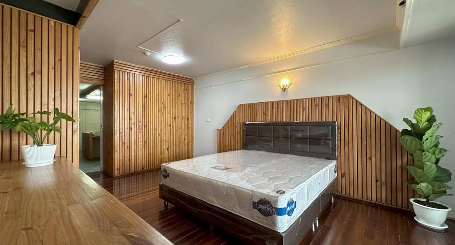 For rent 2 bedrooms condo in Phra Khanong, Bangkok