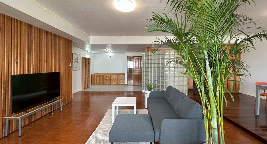 For rent 2 bedrooms condo in Phra Khanong, Bangkok