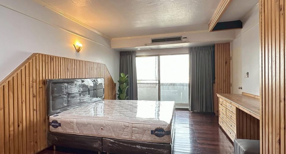 For rent 2 bedrooms condo in Phra Khanong, Bangkok