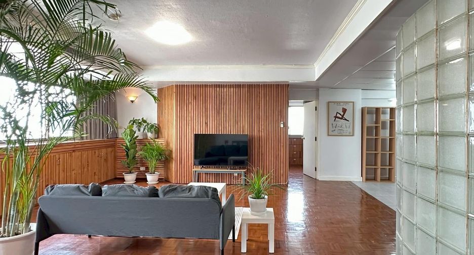 For rent 2 bedrooms condo in Phra Khanong, Bangkok