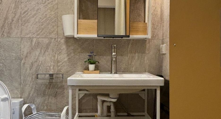 For rent 1 bed condo in Watthana, Bangkok