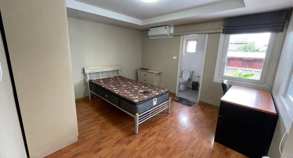 For rent 5 bedrooms condo in Bang Kapi, Bangkok