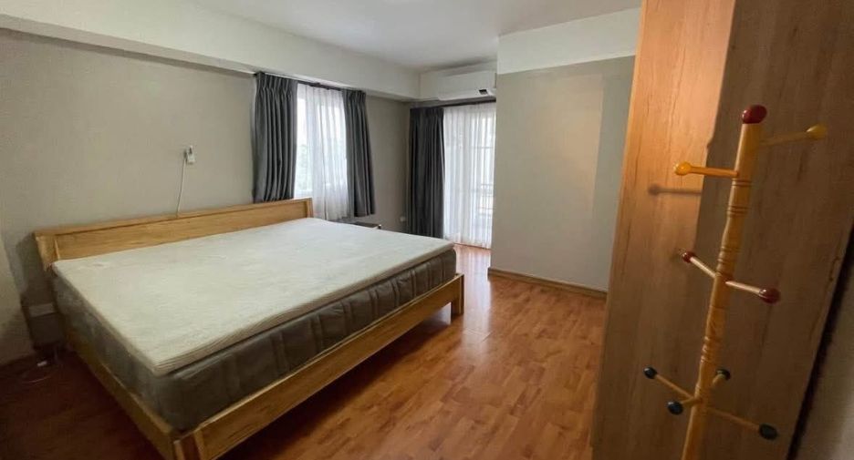For rent 5 bedrooms condo in Bang Kapi, Bangkok