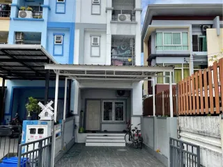Condo en alquiler de 5 habitaciones en Bang Kapi, Bangkok