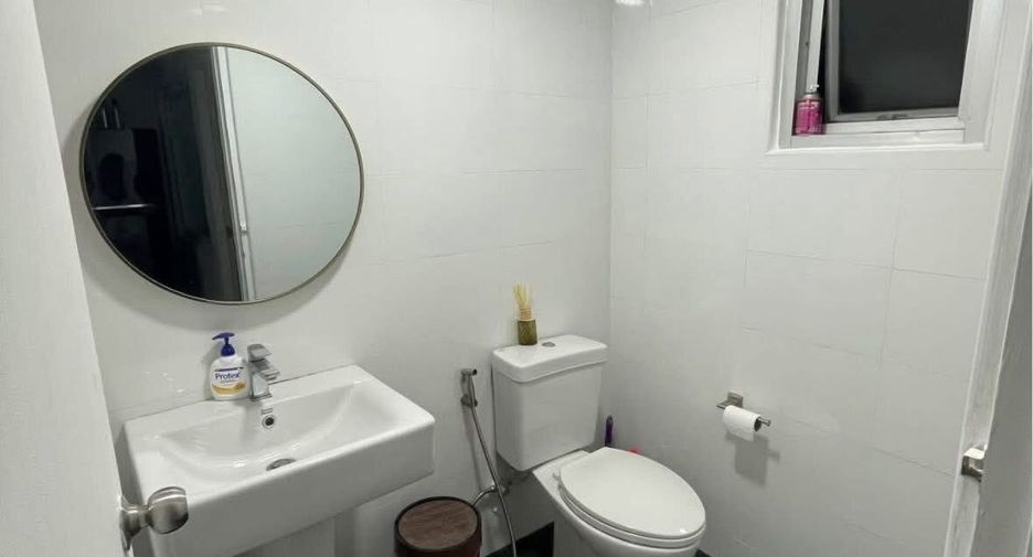 For rent 5 bedrooms condo in Bang Kapi, Bangkok