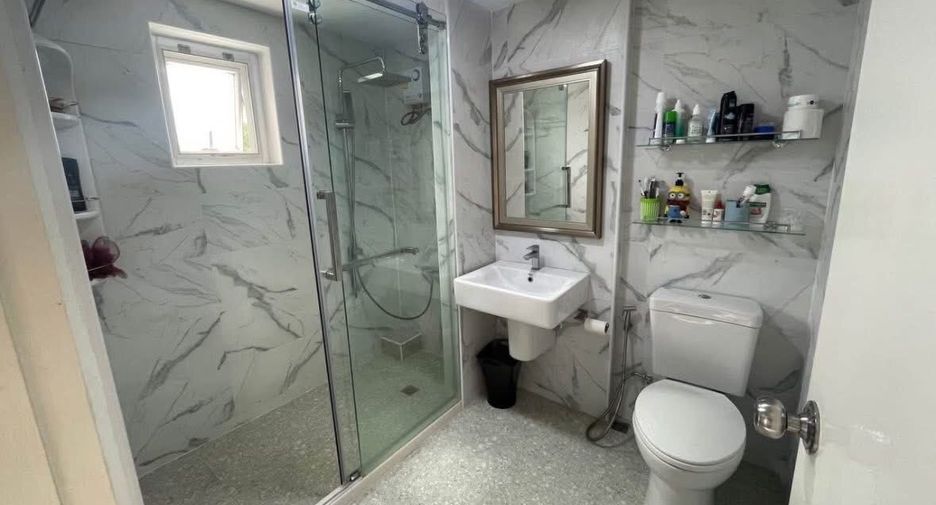 For rent 5 bedrooms condo in Bang Kapi, Bangkok