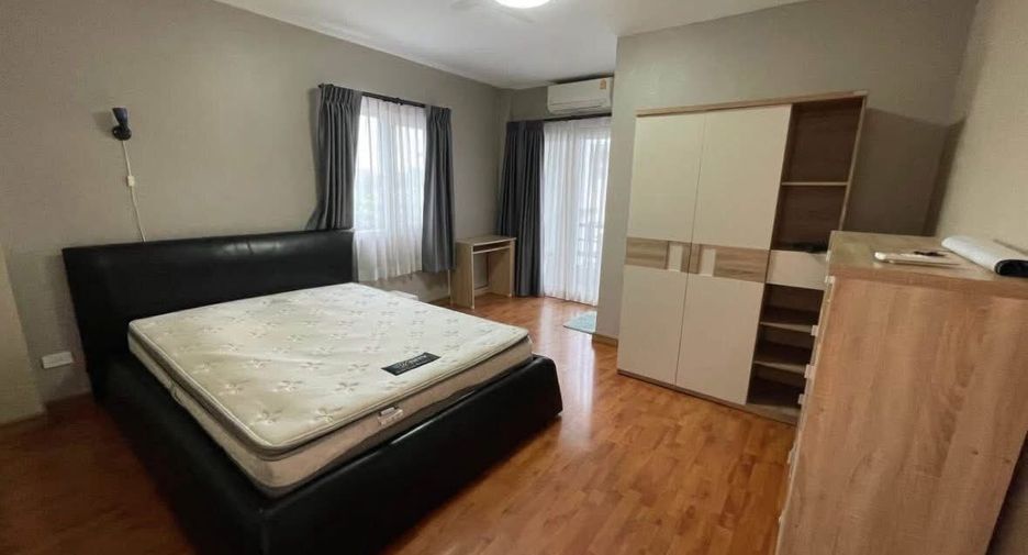 For rent 5 bedrooms condo in Bang Kapi, Bangkok