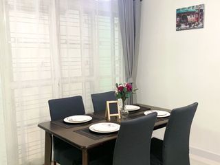 Casa adosada en alquiler de 3 habitaciones en Sai Mai, Bangkok