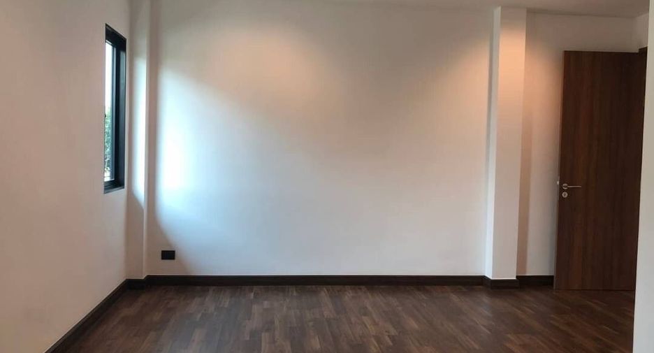 For sale 3 bedrooms house in Khan Na Yao, Bangkok