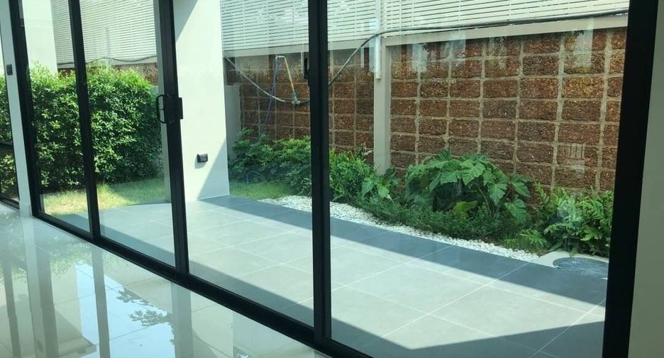 For sale 3 bedrooms house in Khan Na Yao, Bangkok