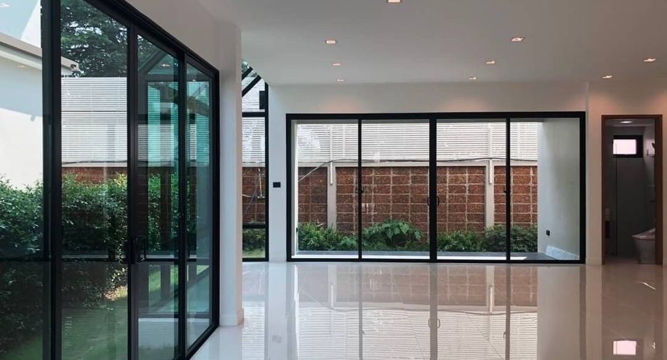 For sale 3 bedrooms house in Khan Na Yao, Bangkok