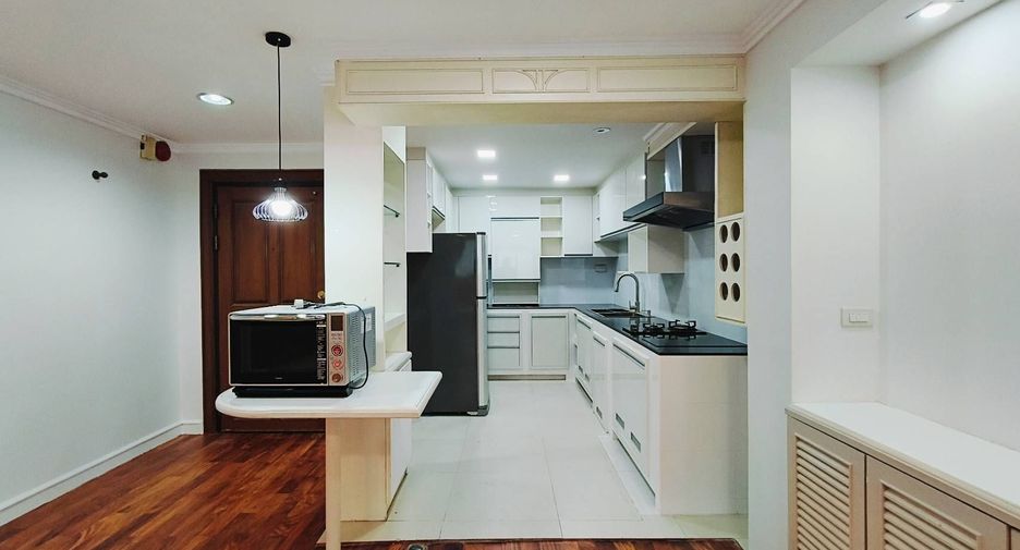 For rent 2 bedrooms condo in Watthana, Bangkok