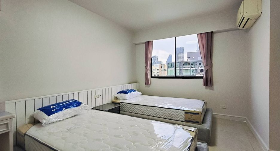 For rent 2 bedrooms condo in Watthana, Bangkok