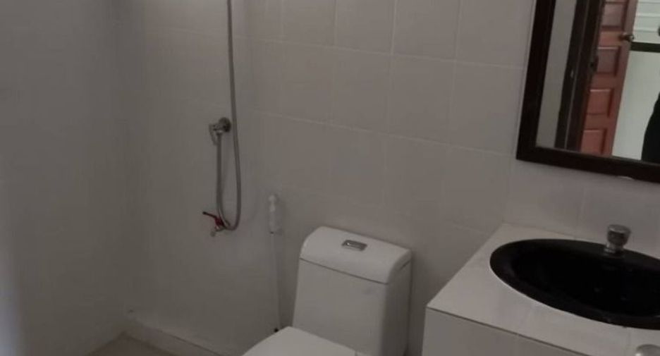 For rent 4 bedrooms townhouse in Bang Kapi, Bangkok
