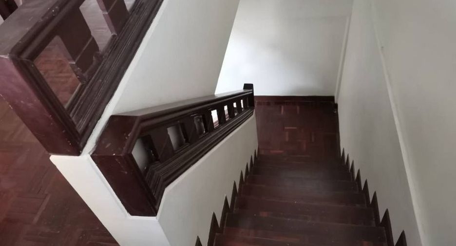 For rent 4 bedrooms townhouse in Bang Kapi, Bangkok