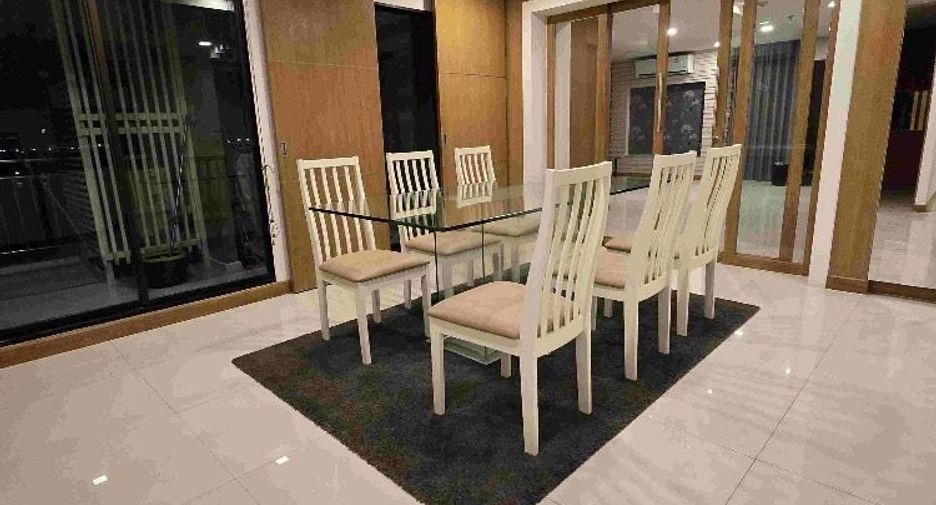 For rent 3 bedrooms condo in Yan Nawa, Bangkok
