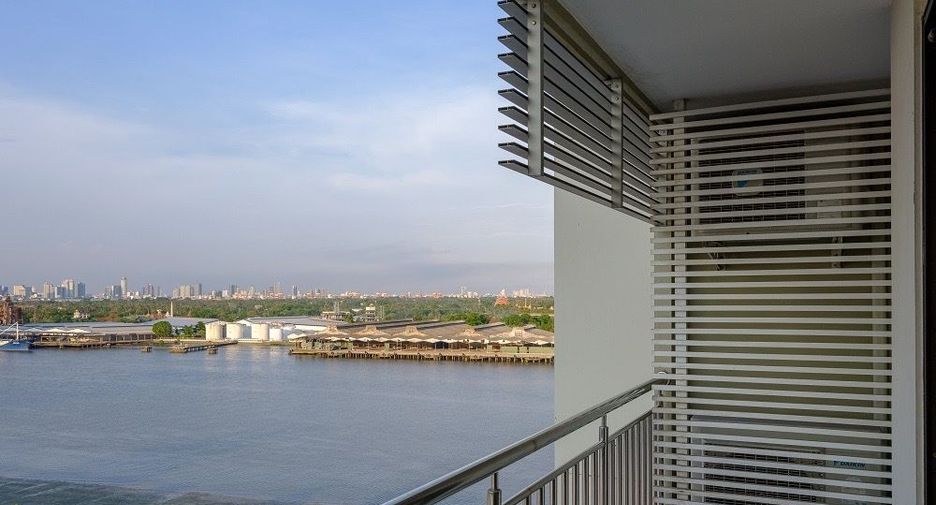 For rent 3 bedrooms condo in Yan Nawa, Bangkok