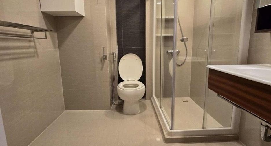 For rent 3 bedrooms condo in Yan Nawa, Bangkok