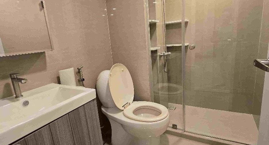 For rent 3 bedrooms condo in Yan Nawa, Bangkok