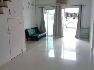 Reihenhaus zum Kauf mit 2 Zimmer in Phra Samut Chedi, Samut Prakan