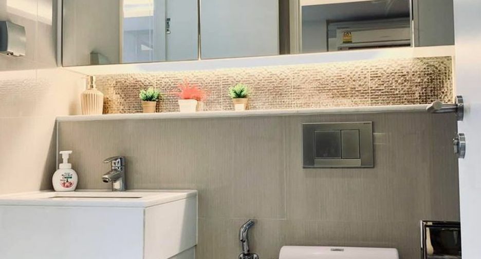 For rent 1 bed condo in Watthana, Bangkok