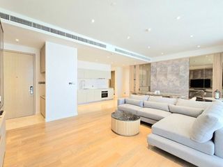 For rent 3 bedrooms condo in Khlong San, Bangkok