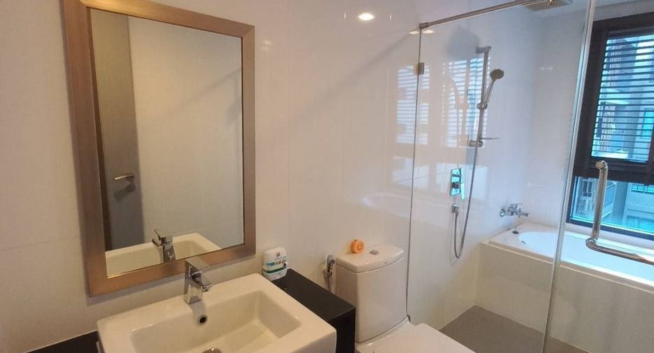 For rent 2 bedrooms condo in Khlong Toei, Bangkok