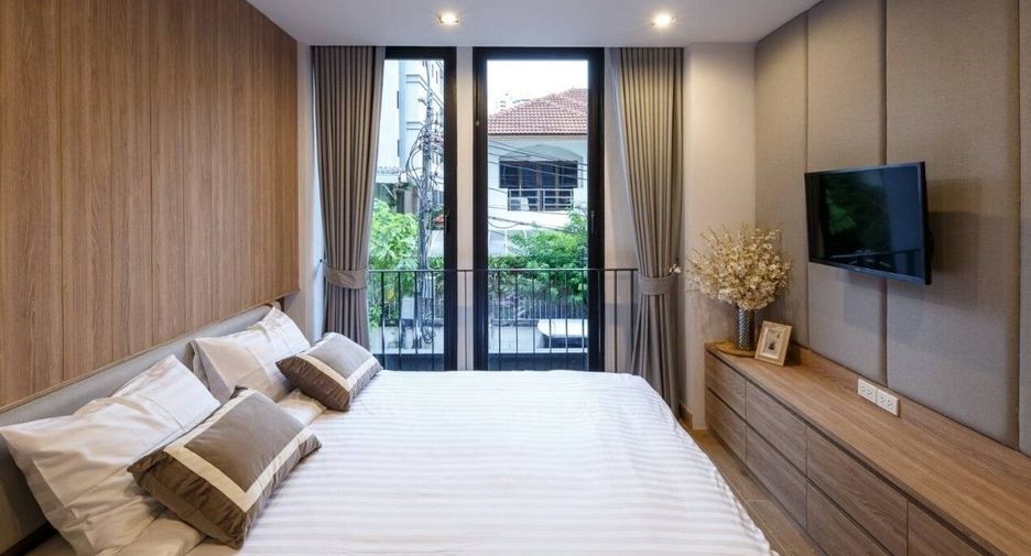 For rent 2 bedrooms apartment in Pathum Wan, Bangkok