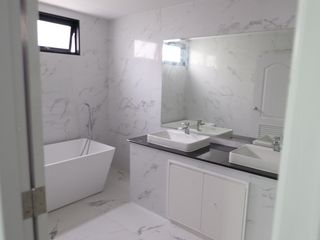 Haus zum Kauf mit 6 Zimmer in Bang Phli, Samut Prakan
