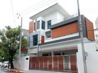 Haus zum Kauf mit 6 Zimmer in Bang Phli, Samut Prakan