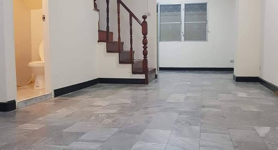 Reihenhaus zum Kauf mit 3 Zimmer in Khlong Sam Wa, Bangkok
