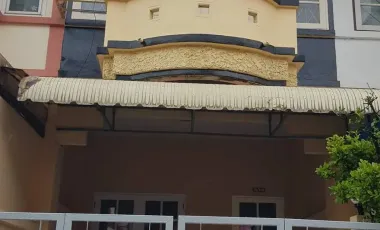 Reihenhaus zum Kauf mit 3 Zimmer in Khlong Sam Wa, Bangkok