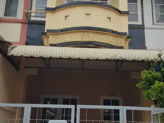 Reihenhaus zum Kauf mit 3 Zimmer in Khlong Sam Wa, Bangkok