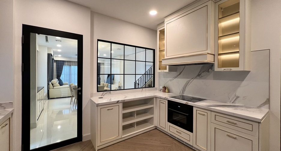 Casa en venta y en alquiler de 4 habitaciones en Saphan Sung, Bangkok