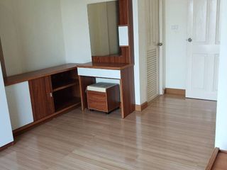 Casa adosada en venta de 3 habitaciones en Thung Khru, Bangkok