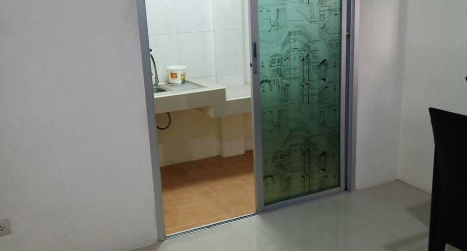 Casa adosada en venta de 3 habitaciones en Thung Khru, Bangkok
