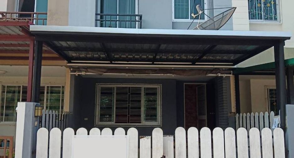 Casa adosada en venta de 3 habitaciones en Thung Khru, Bangkok