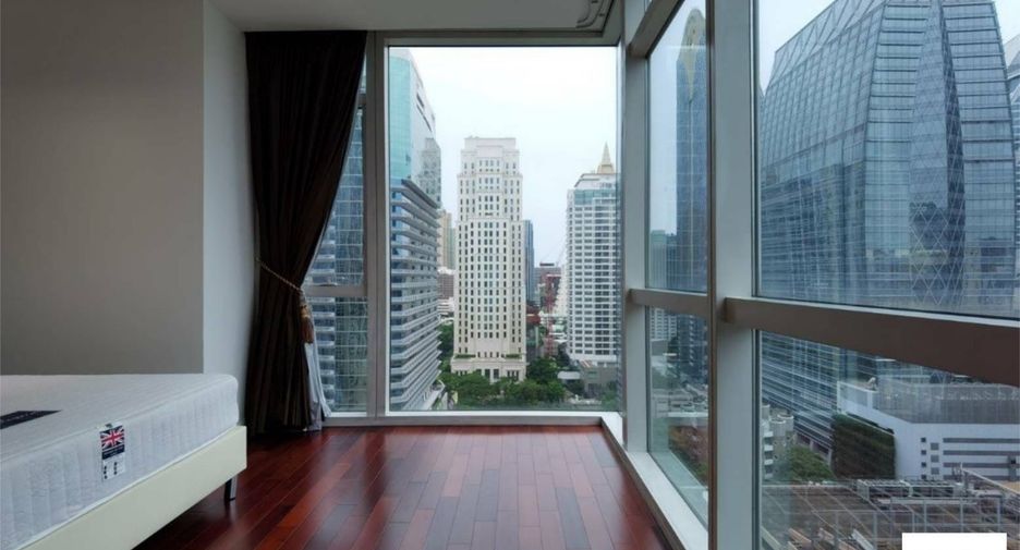 Condo en alquiler de 3 habitaciones en Pathum Wan, Bangkok
