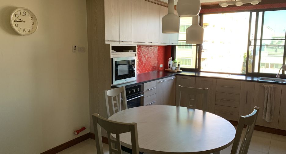 For sale 2 bedrooms condo in Huai Khwang, Bangkok