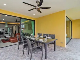 À louer 3 chambres appartement à Mueang Phuket, Phuket