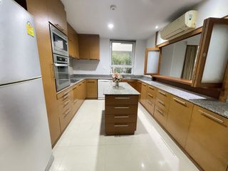 For rent 4 bedrooms house in Watthana, Bangkok
