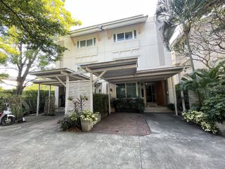 For rent 4 bedrooms house in Watthana, Bangkok